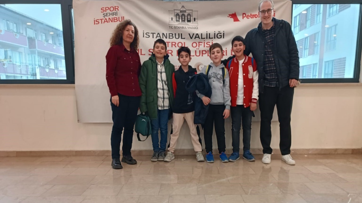 28 ŞUBAT 2024 Bağcılar İlçesinde Düzenlenen İstanbul Valiliği Petrol Ofisi Okul Spor Kulüpleri Ligi Satranç Turnuvasında öğrencilerimizle 
